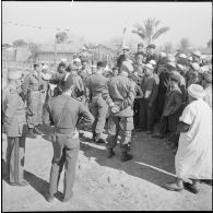 Le général Huet en visite au douar Kouadria.