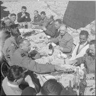 Forêt d'Akfadou. Poste du lieutenant Faure. La table au complet.