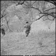 Opération K21. Le 1er régiment de chasseurs parachutistes (RCP) 2eme compagnie fonce sur les rebelles.