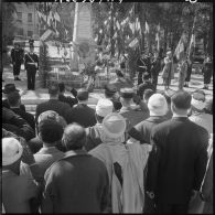 Tizi Ouzou. Devant le monument aux morts.