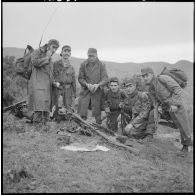 Opération dans le sud de Tenes. Les armes récupérées.