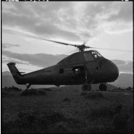 Opération Lilas. Miliana. Hélicoptère Sikorsky H-34 des commandos de chasse.