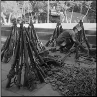 Armement et munitions récupérées en grande partie par la 6e compagnie du 2e régiment étranger d'infanterie (REI).