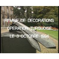 Remise de décorations aux participants de l'opération Turquoise.