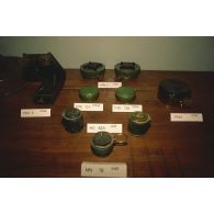 Présentation de différents modèles de mines antipersonnel rencontrés au Cambodge, notamment d'origine soviétique, chinoise ou vietnamienne.