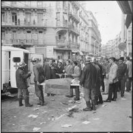 Alger. Victime de l'attentat à la bombe commis le 18 avril 1959 rue Michelet.