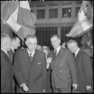 Alger. Raymond Triboulet salut les anciens combattants à la Maison du combattant.