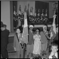 Alger. Raymond Triboulet remet les drapeaux à différentes associations d'anciens combattants.