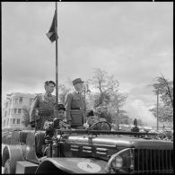 Batna. Commémorations du 13 Mai 1958. Défilé d'autorités.