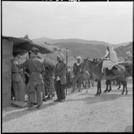 Contrôle des frontaliers au poste de l'Oued Djedra, tenu par l'unité territoriales (UT) de Souk-Ahras et la gendarmerie mobile.