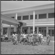 Photographie de groupe de jeunes femmes destinées à devenir monitrices.