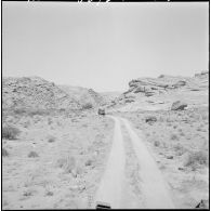 Barrage ouest des monts des Ksour, massif montagneux de l'Algérie faisant partie de l'Altlas saharien.