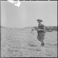 Portrait d'un appelé du contingent de la classe 58 I/B, tireur de précision, originaire de Bapaume dans le Pas-de-Calais et livreur dans le civil.