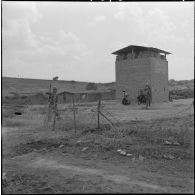 Le groupe d'auto-défense en patrouille rentre au centre de regroupement situé dans la vallée de l'Oued Isser (région de Palestro).