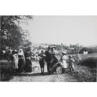 1100. Chessy les Mines. Famille. 17 mai 1917. [légende d'origine]