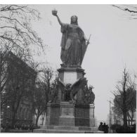 1769. Crefeld. Monument de 1870. 9 J[anvier 1919]. [légende d'origine]