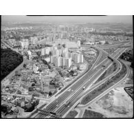 Saint-Denis (93). Vue panoramique de la rénovation en bordure est du parc de la Légion d'Honneur.