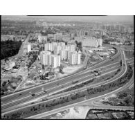 Saint-Denis (93). Vue panoramique de la rénovation en bordure est du parc de la Légion d'Honneur.