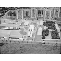 Saint-Denis (93). Vue oblique de l'ensemble du boulevard du chemin de Marville et du CES.