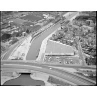 Saint-Denis (93). Au premier plan le boulevard Anatole France et la bretelle vers l'autoroute A1.