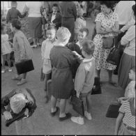 La rentrée des classes à l'école de filles et de garçons de la cité Fougeroux à Bouzareah : un groupe d'écoliers.