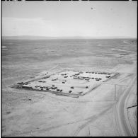 Vue aérienne du poste frontalier de Bir el-Ater, commune algérienne de la wilaya de Tébessa.