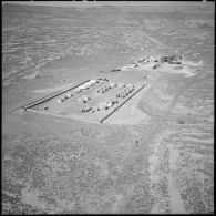 Vue aérienne du poste frontalier de Bir el-Ater, commune algérienne de la wilaya de Tébessa.