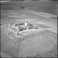 Vue aérienne du poste de commandement (PC) 3e escadron du 25e bataillon de chasseurs alpins (25e BCA) à Lacroix.