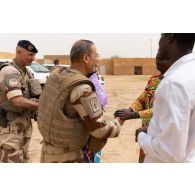 Un aumônier musulman prend contact avec les responsables de l'institut des jeunes aveugles (IJA) de Gao, au Mali.