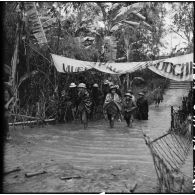 Prisonniers des forces de l'Union française libérés par l'Armée populaire vietnamienne à Viet Tri.