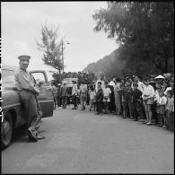 Accueil des troupes vietminh par les habitants de Hongay.