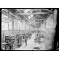 Clermont-Ferrand (Puy-de-Dôme). Usine de caoutchouc Bergougnan. Vulcanisation des enveloppes. [légende d'origine]