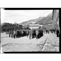 Mont-Dauphin (Hautes-Alpes). Lycée serbe. La 3e compagnie des élèves officiers. [légende d'origine]