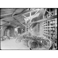 Boulogne-sur-Seine. Parc central automobile. Vue générale d'un magasin d'accessoires des camions. [légende d'origine]