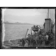 Constantinople. Le destroyer français Mangine ayant à bord la mission du général [illisible] entre à Constantinople le 10 novembre 1918. [légende d'origine]