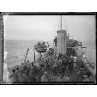 Constantinople. Le destroyer français Mangine ayant à bord la mission du général [illisible] entre à Constantinople le 10 novembre 1918. [légende d'origine]