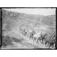 Pistes d'Iven (Boucle de la Cerna). Ravitaillement en gros obus. [légende d'origine]