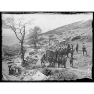 Boucle de la Cerna. 1eres lignes. Cantonnement de la 4eme brigade au ravin de la grenade. [légende d'origine]