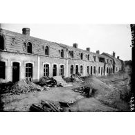 Pas de Calais. Maison en réparation. Rue Arago à Calonne. [légende d'origine].