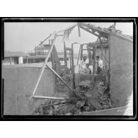 Port Saïd. 7h du matin. Des avions allemands viennent de lancer des bombes. Près de l'Eastern Exchange et dans le quartier du commerce. [légende d'origine]