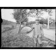 Quesmy (Oise). Roue de bicyclette allemande avec ressorts amortisseurs remplacant le pneumatique. [légende d'origine]