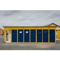 Vue des Infrastructures sanitaires du camp Damien Boîteux à Bamako, au Mali.