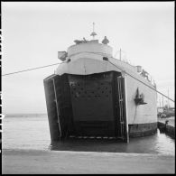 Péniche de débarquement L9002 (LST Orne). [Description en cours]