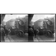 Gare de Nancy, évacuation des enfants de l'hôpital de Nasceville à la gare. [légende d'origine]