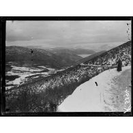 Lac Prespa. Le lac vu de la route de Sulin. [légende d'origine]