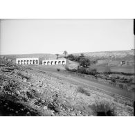 964. Panorama du village en 4 plaques. Quatrième vue. Les logements des brigadiers. [illisible]. [légende d'origine]