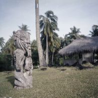 Tiki (représentation humaine sculptée) de Mareva. A la pointe Vénus à Mahina.