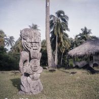 Tiki (représentation humaine sculptée) de Mareva. A la pointe Vénus à Mahina.