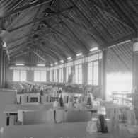 Installations du Centre d’expérimentations du Pacifique (CEP) sur l'atoll d'Hao. Salle de restauration du mess des sous-officiers.