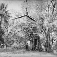 Tombeau de Pomaré V. Portrait de deux femmes tahitiennes.